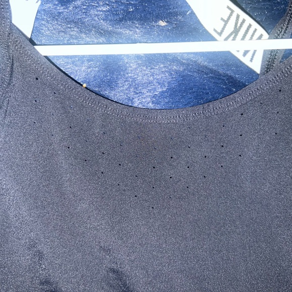 Nike Dri-Fit Tank Size Small - Picture 5 of 5